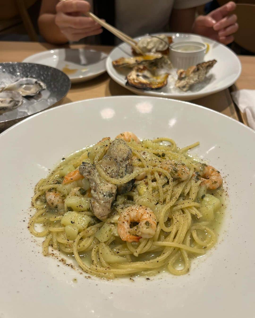 ひなちちさんのインスタグラム写真 - (ひなちちInstagram)「oyster plate 🦪✨  #牡蠣 #oysterplates #ラゾーナ川崎 #AI加工#l4l #l4f#fff#ffff #fyp#instagram #instalike #03 ##hinachichi09#923#飲みべ高い人集合#飲みべ高い人繋がりたい#_cookhina_ #いいね返し」10月21日 17時19分 - hinachichi09