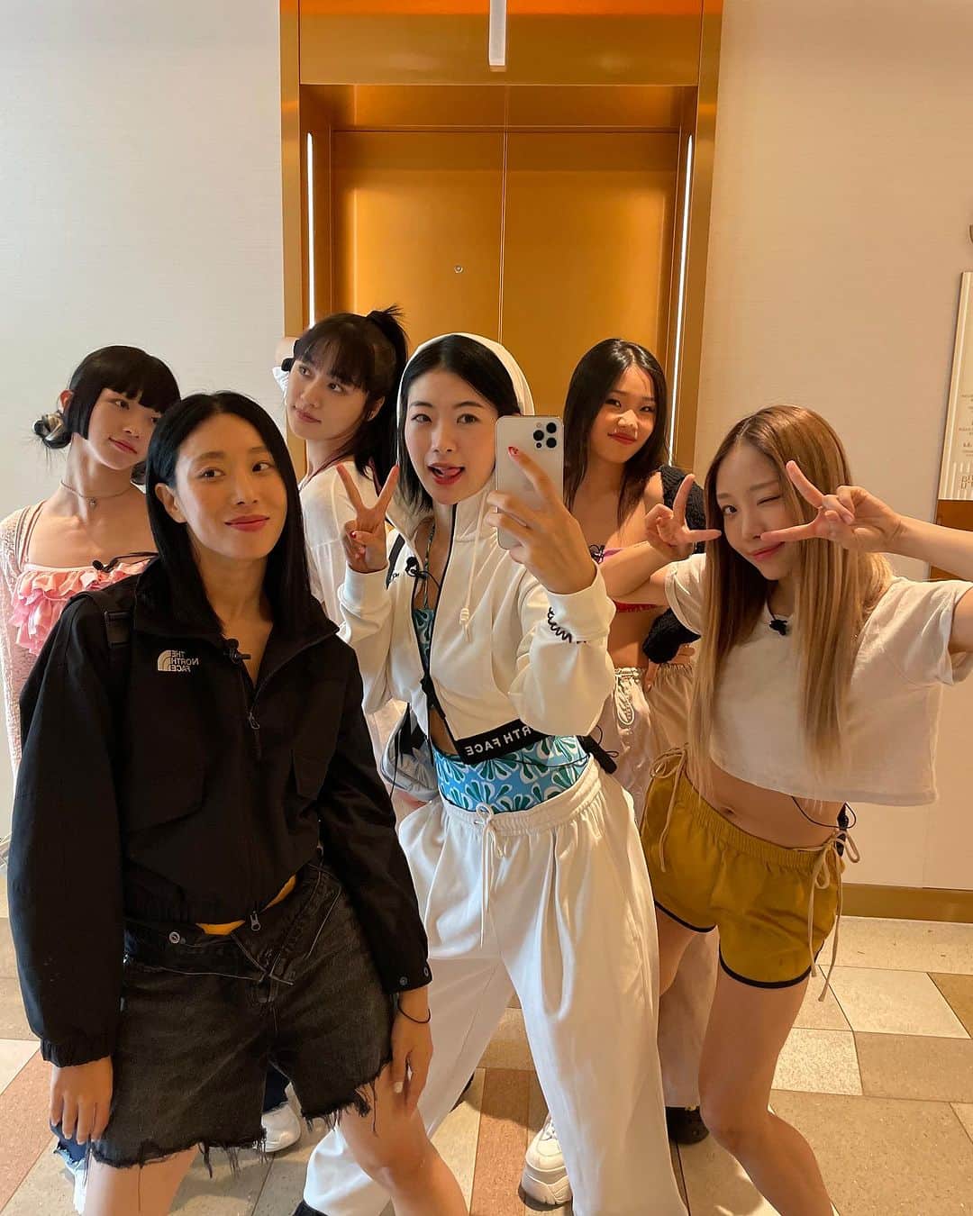 リア・キムのインスタグラム：「비주얼크루 맞네~ 이쁜이들!!! 💎 @1million_swf」
