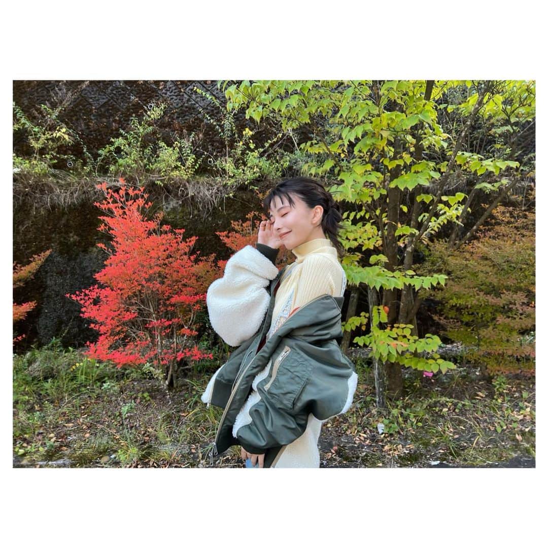 のインスタグラム：「． ． TGC FES YAMANASHI🗻 ． OPENING COLLECTIONと @ungrid_official 様 2ステージ歩かせて頂きました ． 駆けつけてくれたゆりしすありがとう~! 配信も見てくれたゆりしすありがとう! ． 自然に溢れた景色と美しい空気 に包まれて幸せでした…♡ ． ．」