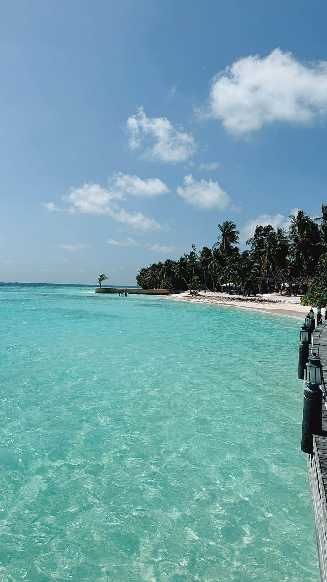 ファーン・マッキャンのインスタグラム：「Arrived in paradise @ayadamaldivesresort 🥰🏝️☀️…  I wanted to thank every single one of you who tuned into the birth episode of @fernemyfamandme . It truly was a magaical moment for us & I always knew I wanted to share it with you guys who tuned into my show. It just means the world reading every single one of your DMs. If you haven’t watched it yet you can catch up on @itvxofficial .   Please tag a pregnant mamma that needs to see a positive birth story. Birth never goes to plan & I am not a guru by any means but you can tune in to see the steps I took to make sure my ‘birth’ vision came to reality. 🩷  #maldives #male #ayada #birth #positivebirth #itvx #realitytv」