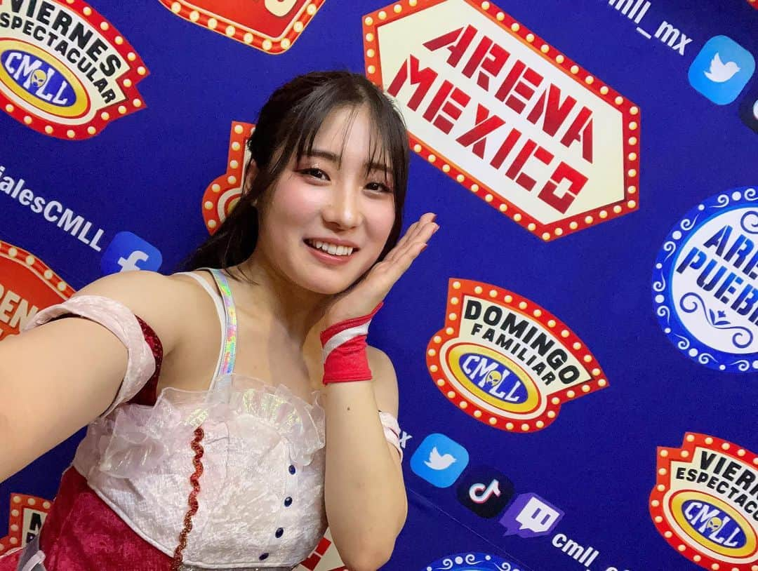 駿河メイさんのインスタグラム写真 - (駿河メイInstagram)「I’m back to @CMLL_OFICIAL 🇲🇽🍎🤍  1年ぶりに戻った嬉しさに加えて戦いが始まった緊張感！頑張る🥹🏆  #メイベモスアメヒコ #gtmv #CMLL #mexico」10月21日 17時29分 - mei_gtmv