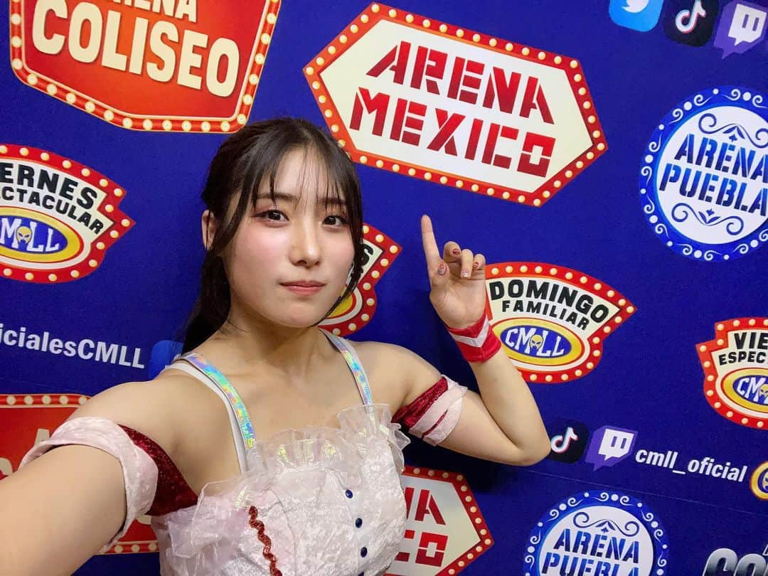 駿河メイさんのインスタグラム写真 - (駿河メイInstagram)「I’m back to @CMLL_OFICIAL 🇲🇽🍎🤍  1年ぶりに戻った嬉しさに加えて戦いが始まった緊張感！頑張る🥹🏆  #メイベモスアメヒコ #gtmv #CMLL #mexico」10月21日 17時29分 - mei_gtmv