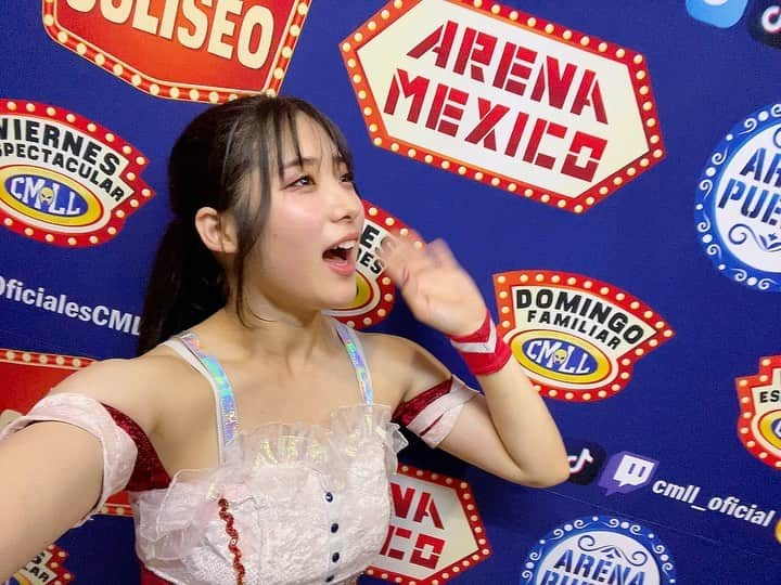 駿河メイのインスタグラム：「I’m back to @CMLL_OFICIAL 🇲🇽🍎🤍  1年ぶりに戻った嬉しさに加えて戦いが始まった緊張感！頑張る🥹🏆  #メイベモスアメヒコ #gtmv #CMLL #mexico」