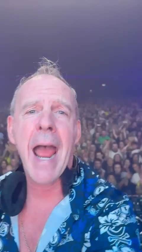 FatboySlimのインスタグラム：「Totally normal behaviour at the Telegraph Building in Belfast. (Tune id ‘powder keg’ by DJ Gomi & Arthuro Sanchez.」