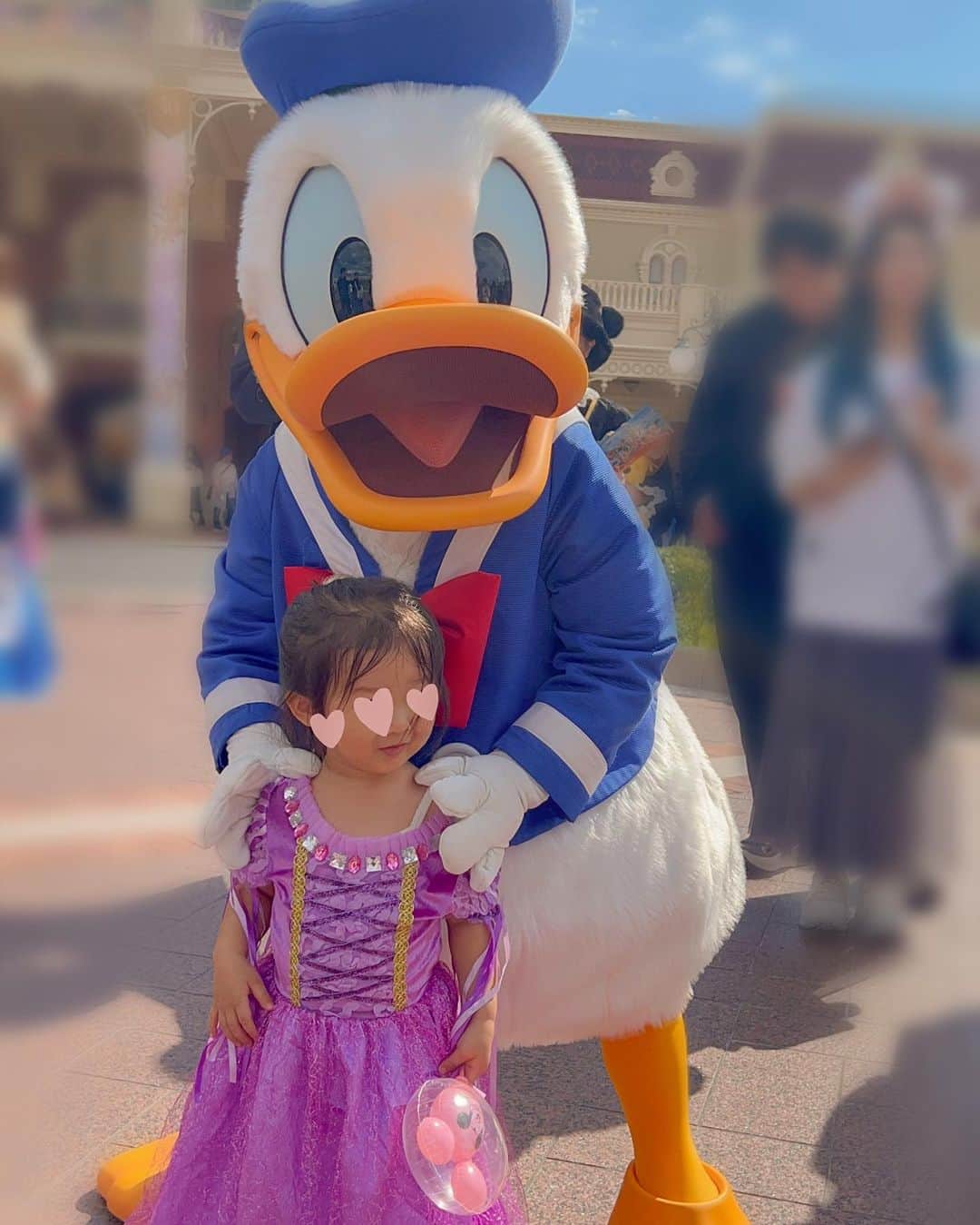 林弓束さんのインスタグラム写真 - (林弓束Instagram)「. disney halloween🫶 ドナルド、デイジーとも写真撮れて大満足❤️ あ、虹空は加工です🌈👻💓 . . . .  . #dハロ #dハロ仮装 #ディズニーコーデ #ディズニーランド #ゴーテルバウンド #ラプンツェル #ラプンツェル親子 #ハロウィン #ディズニーハロウィン #親子ハロウィン #女の子ママ  #2020年5月生まれ  #ママと娘 #母娘 #親子」10月21日 17時41分 - hayashiyuzuka