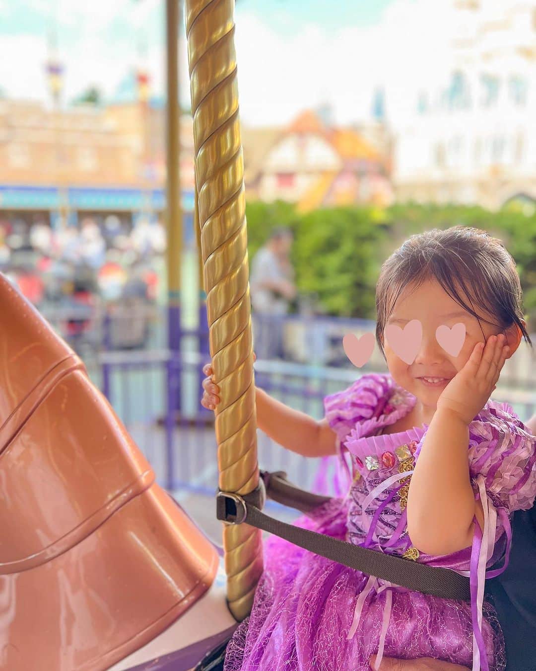 林弓束さんのインスタグラム写真 - (林弓束Instagram)「. disney halloween🫶 ドナルド、デイジーとも写真撮れて大満足❤️ あ、虹空は加工です🌈👻💓 . . . .  . #dハロ #dハロ仮装 #ディズニーコーデ #ディズニーランド #ゴーテルバウンド #ラプンツェル #ラプンツェル親子 #ハロウィン #ディズニーハロウィン #親子ハロウィン #女の子ママ  #2020年5月生まれ  #ママと娘 #母娘 #親子」10月21日 17時41分 - hayashiyuzuka