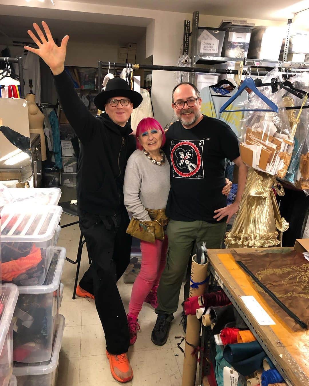 ピアーズアトキンソンのインスタグラム：「I was blessed to enjoy a bit of the goodness of humanity yesterday: my friend @andreybartenev was showing me his new amazing collection of books, textiles and art from the beginning of the 19th century, documenting constructivism, revolution and futurism - all part of his new library and gallery just outside Moscow to educate and inspire. And Fridays are my #zandrarhodes days: we are slowly rummaging and sorting to put together an archive of her work to inspire and educate future artists and designers, which includes taking students round her studio explaining her creative process, always starting with her sketches - in the last slide she is taking Year 3 @ravebafashpromo student @chrissietrappl through her sketchbooks of stunning drawings.  #kindness #knowledge #sharing #compassion #peace」