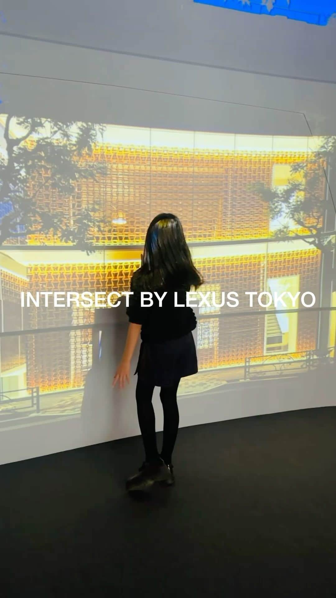 Yukarisuminoのインスタグラム：「\青山ℂ𝔸𝔽𝔼/ INTERSECT BY LEXUS TOKYO レクサスカフェに娘と行ってきた！  わたしはサンドイッチのプレート。 選べる3種類のトーストサンドとカボチャポタージュ、サラダとプチデザート。 季節のスムージーも美味しかった♪  2階のレストランは予約しないと入れないけど、1階カフェは空いていて店員さんも優しくて良いですˊᵕˋ⑅ 軽食とスイーツがあるから、軽めランチなら満足出来ます。 この時間に予約なしで青山ランチは厳しいもんね‥ ふらりと寄れるのは嬉しいから頭にいれとこ。  ------------------ #intersectbylexus #インターセクトバイレクサス #東京カフェ #青山カフェ #表参道カフェ #表参道ランチ #青山ランチ #東京ランチ #カフェ巡り　#tokyocafe #表参道スイーツ #カフェ部 #カフェランチ」