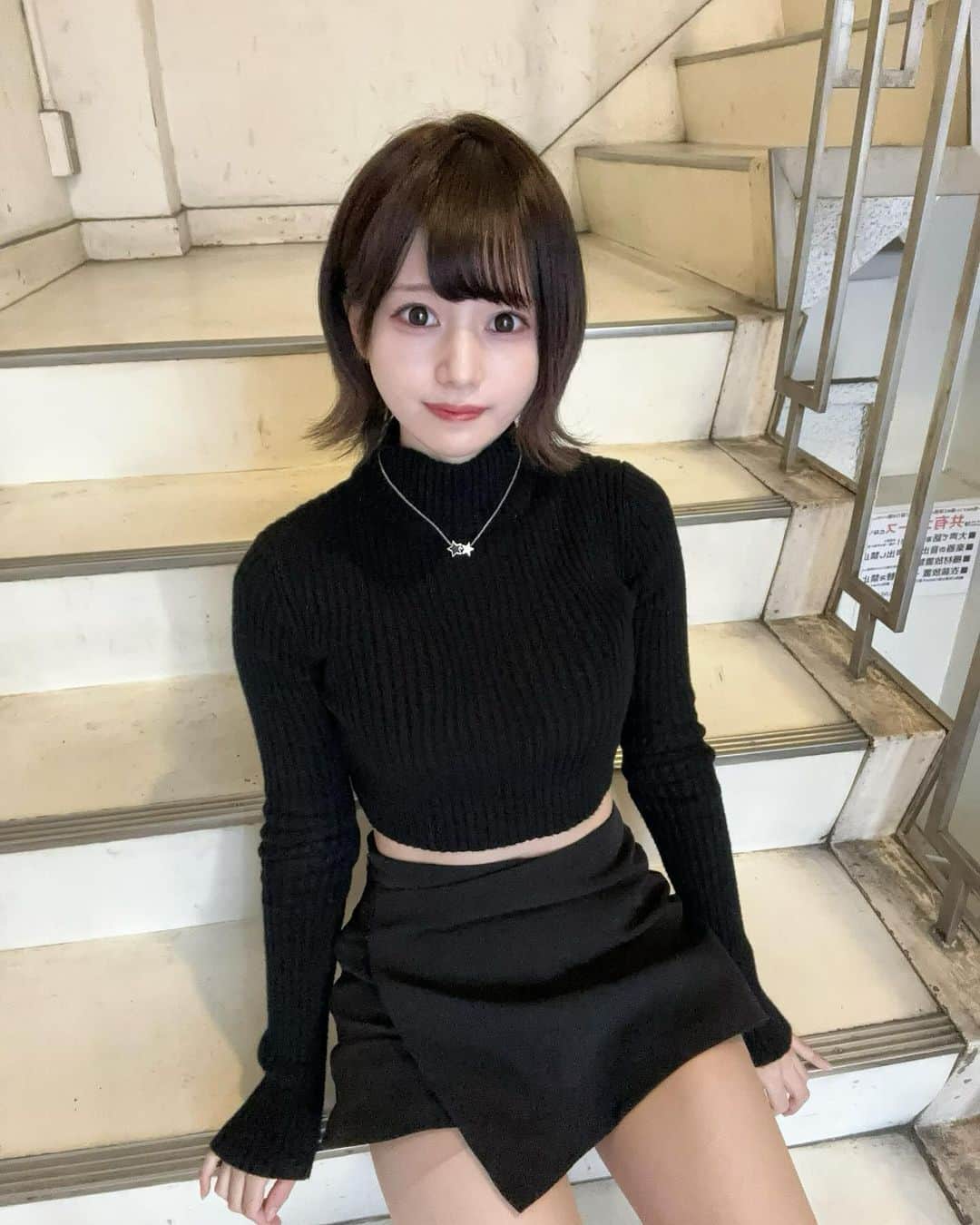 のインスタグラム：「この冬まどかに来て欲しい服教えてほしい」