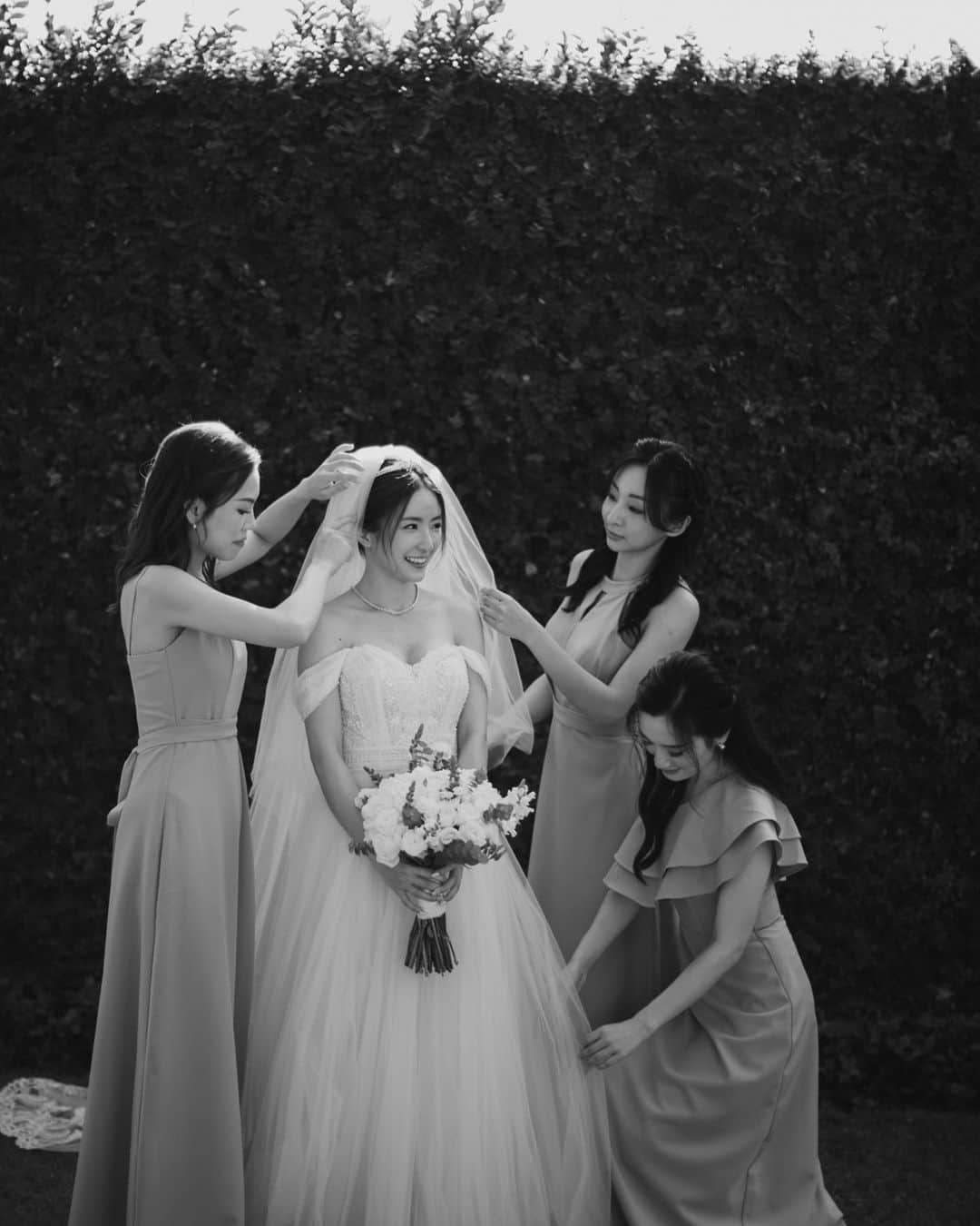 Giann Chanさんのインスタグラム写真 - (Giann ChanInstagram)「#Teambride 💫  1 sagittarius + 2 Libras = Best bridemaids  I have known these girls for over 10 years, and we've never argued because they are kind, funny, and beautiful at heart. I'm grateful they've been with me through the ups and downs of the past. Here's to 10,12,14 years of friendship and the promise of many more to come! Bridesmaids brushed by @florencia.fanny   #Bridesmaid #bff #Uluwatu #Bali #girlsgirlsgirls #weddinginspiration」10月21日 17時54分 - chan.tsz.ying
