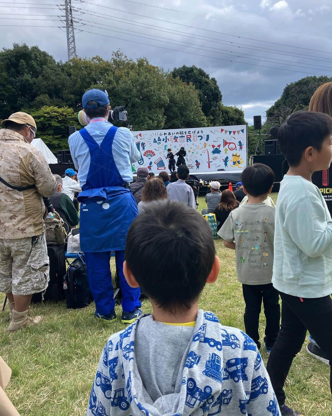 右手愛美さんのインスタグラム写真 - (右手愛美Instagram)「小牧市民まつり、小牧山に行って来ました⛰✨ • 子供もスーパーボール救いやでっかいトランポリンで楽しめて、大人は犬山の地ビールと美味しい模擬店たちのフードで、お腹も胸もいっぱいになりました🍺💕同級生が店長をやっている＋PLUSのからあげも焼きそばも美味しかったです😆🎉行かれる方は是非たべてくださーい！ • 明日もやってるそうです！ いけるかなー！？ #小牧市民まつり #大盛況 #たのしかったね #待望のチョコバナナ #ママはビール飲んだよ #外で飲むビール最高」10月21日 17時55分 - utemanami