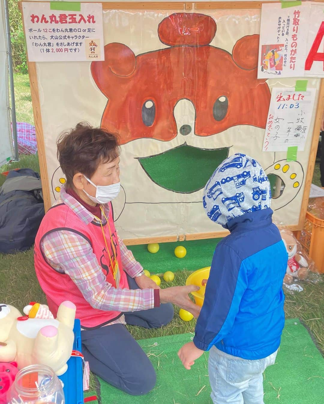 右手愛美さんのインスタグラム写真 - (右手愛美Instagram)「小牧市民まつり、小牧山に行って来ました⛰✨ • 子供もスーパーボール救いやでっかいトランポリンで楽しめて、大人は犬山の地ビールと美味しい模擬店たちのフードで、お腹も胸もいっぱいになりました🍺💕同級生が店長をやっている＋PLUSのからあげも焼きそばも美味しかったです😆🎉行かれる方は是非たべてくださーい！ • 明日もやってるそうです！ いけるかなー！？ #小牧市民まつり #大盛況 #たのしかったね #待望のチョコバナナ #ママはビール飲んだよ #外で飲むビール最高」10月21日 17時55分 - utemanami