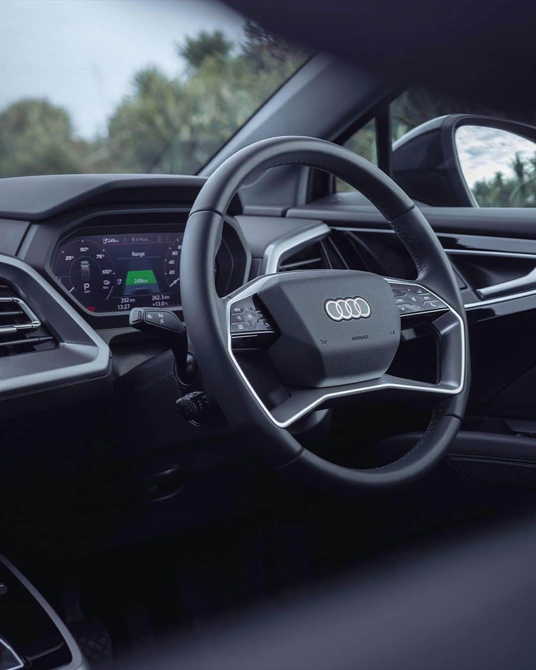 アウディ ジャパンのインスタグラム：「多彩なインフォテインメント機能を搭載し、ドライビングの新たな可能性を示したAudi Q4 e-tron。   上質なスポーツシートに洗練されたセンターコンソールと高解像度タッチディスプレイのMMIナビゲーションなどの先進機能。 ドライバーオリエンテッドな空間が、走りへの高揚感を加速させる。  *只今、Audi Q4 e-tronを気軽に体感できる「クイック試乗体験」を開催中。ぜひ、お近くのAudiショールームにてお確かめください。   *写真は欧州仕様車です。日本仕様とは異なります。     #AudiQ4etron   #Audi #AudiJapan #アウディ #アウディジャパン#FutureIsAnAttitude #その進化が未来を創る #アウディQ4etron #電気自動車#EV #emobility #サステイナビリティ #AudiLife #Audigram #CarLife #CarLifeStyle #GermanCars #アウディのある生活 #アウディのある風景」