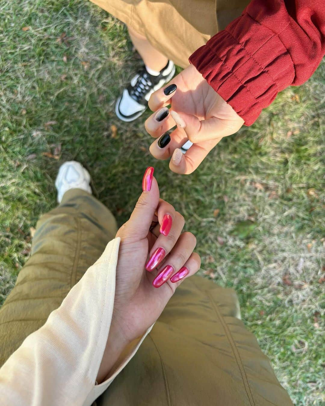 市野莉佳のインスタグラム：「. new nail💕🍃 @nana.__6221 ななちゃんいつもありがと〜 !! 今月はピンクのワンカラー:) . #ネイル #ワンカラー #nail #nailart #ジェルネイル #ネイルデザイン」