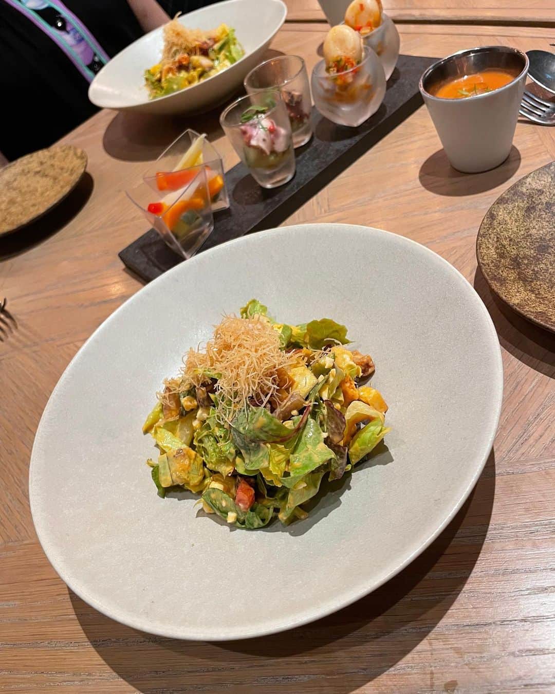 奈々さんのインスタグラム写真 - (奈々Instagram)「いつかの素敵なランチ💖  美のカリスマ　 憧れの洋子さんとランチ❤️  美味しいお料理と楽しいおしゃべりで あっという間に時間が経ちました😍  綺麗で可愛い洋子さん トークもとっても面白くて さらに、 色んな知識がある方なので 勉強にもなり、 学びの時間にもなりました😊  ２人で大笑いしたり、 共感したり、話すテンポなどなど とても居心地のいい空間だったので 洋子さんも同じだった、 と言ってくださり 嬉しくて目が❤️  次回の計画もメチャクチャ楽しみ💖  この素敵なご縁を繋いでくれた 綺麗で心があたたかい、 笑顔がチャーミングな しーちゃん❤️ @roseheart323   なかなか会えないけど、 いつも応援してくれてる 大好きなしーちゃん💕  ありがとう😍❤️  #ランチ #楽しい #楽しい時間 #学びの#学びの時間 #素敵なご縁 #素敵なご縁に感謝 #繋いでくれたご縁 #感謝 #いつもありがとう #ランチコーデ #感謝の気持ち #楽しい時間をありがとう #渋谷グルメ #渋谷デート #渋谷ランチ #スペイン料理」10月21日 18時01分 - nanafujn