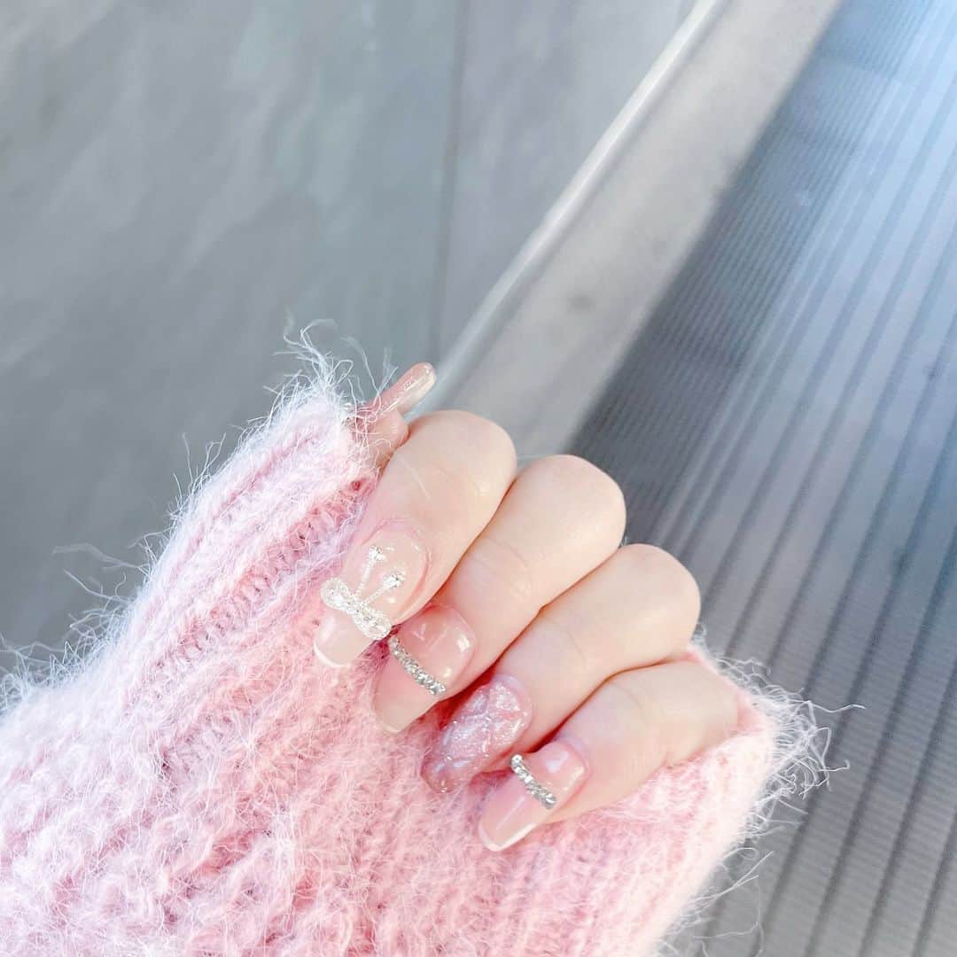 のインスタグラム：「🎀♡ . . 今のネイル‎𓂃 𓈒𓏸 ピンクベージュでテンション上がる。 . . 関係ないけど今期ピンクのお洋服 3着ほどお迎えしたよꪔ̤̫‬ꪔ̤̱ꪔ̤̮ꪔ̤̥るん」