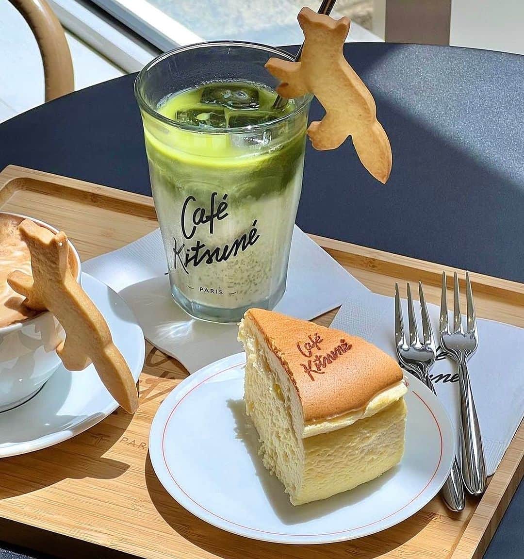 のインスタグラム：「Indulging a delightful moment at #CafeKitsuneBellavita with our irresistible cheesecake 🍰 - 👉 Café Kitsuné Bellavita 2F, No. 28, Songren Rd, Xinyi District, Taipei City, Taïwan 110 Monday-Sunday: 11am-9:30pm」
