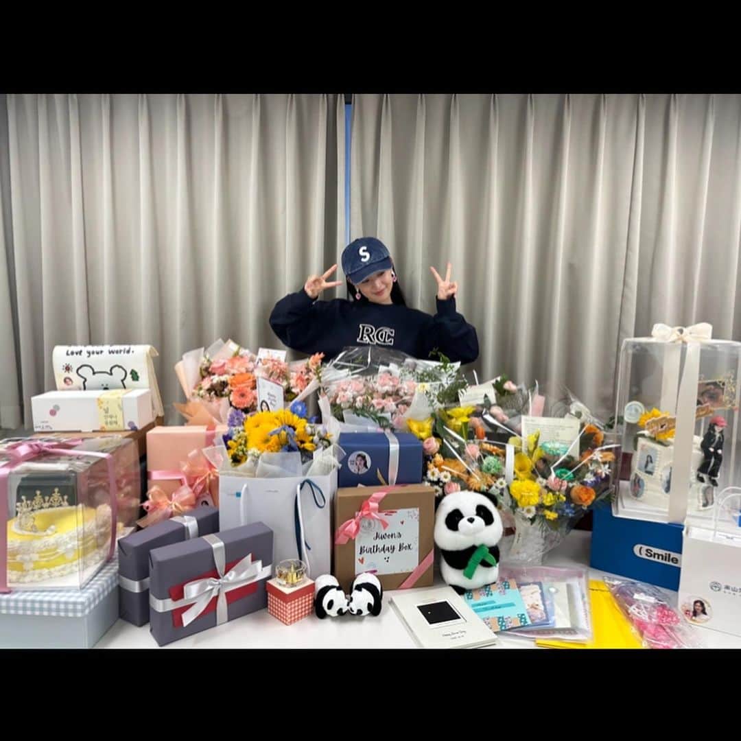 キム・ジウォンのインスタグラム：「올해도! 덕분에!! 행복한 생일 보냈습니다♥︎♥︎♥︎감사합니다♥︎♥︎♥︎」