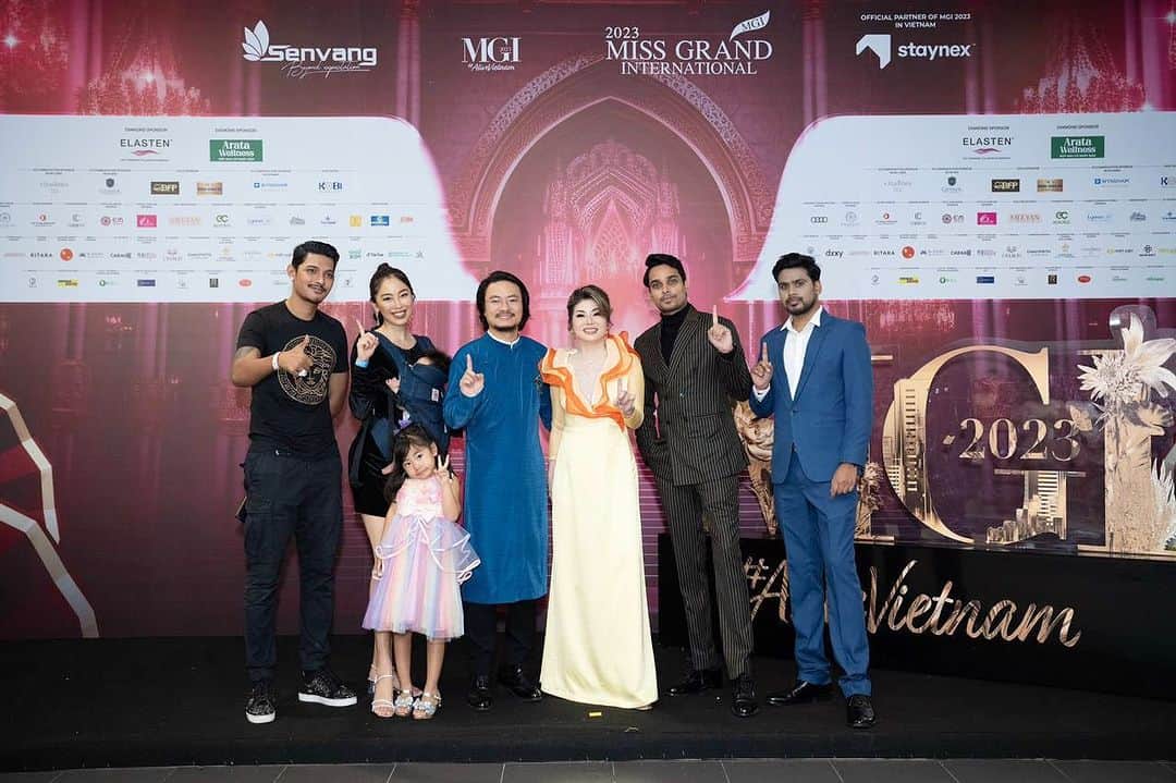 のインスタグラム：「Miss Grand International family at National costume night   #MGI2023 #AliveVietnam  #SenVangEntertainment #Staynex  #CollagenElasten #Aratawellness .  #MGI #GrandExperiences #MissGrandInternational #MissGrandInternational2023  #WeAreGRANDthe1andOnly #missgrandjapan  #ミスグランドジャパン  #ミスグランドインターナショナル」