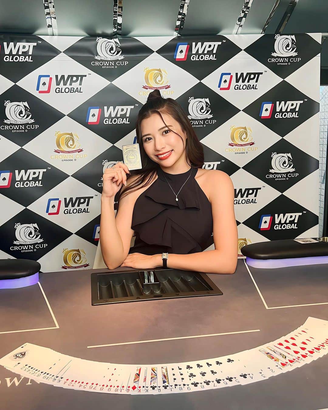 さゆりのインスタグラム：「ポーカーの大会に 初エントリーしたよ🃏♥︎  浦西ひかるちゃん @uranishihikaruがやってる ポーカーハウスの @thecrown_poker   女性インフルエンサーの頂点を 決定するトーナメント @crowncup_official に 参戦してきました♠️  実は、隠れポーカー女子で ポーカーできるんですっ☺︎！  今回かなりハンドが良くて、 決勝戦ギリギリまでいったんですが、 最後のオールインで 惜しくも負けちゃいました😓🙏  悔しいからまた大会出たいー🔥 とっても楽しかった♡ ひかるちゃんありがとう♡  #ポーカー #ポーカー好きな人と繋がりたい  #ポーカー女子」