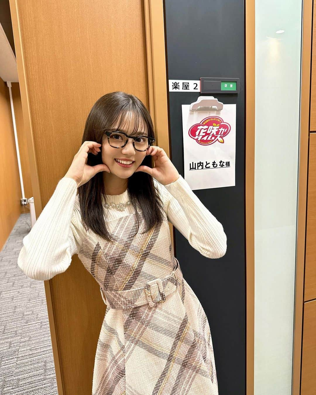 tomoさんのインスタグラム写真 - (tomoInstagram)「⁡ ⁡ ⁡ CBCテレビ『花咲かタイムズ』 スタジオゲストでの出演ありがとうございました☺️🤍 ⁡ ⁡ あの行列だと今年も川上屋のモンブランは食べられなさそうです🥺 恵那市行きたくなったなぁ！！！ ⁡ 最近テレビに出演できる機会が増えて嬉しい🩵 ⁡ ⁡ #花咲かタイムズ #CBCテレビ #山内ともな」10月21日 18時25分 - _tomo620_