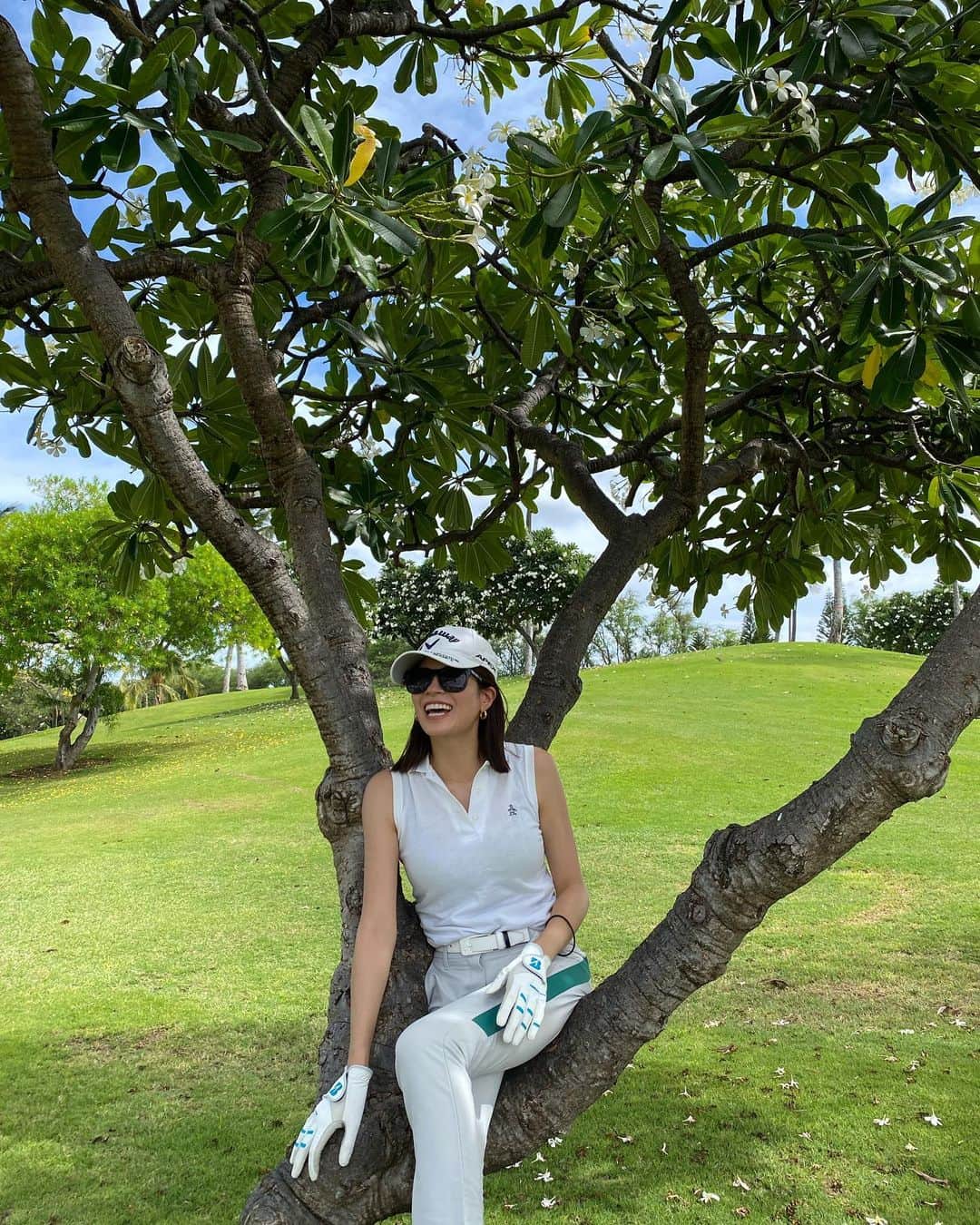 土屋希美さんのインスタグラム写真 - (土屋希美Instagram)「Ko Olina GOLF CLUB 🐞⛳️ 名物のミッキーバンカーとアウラニホテル👆 前回のカポレイも好きだったけどコオリナのゴルフ場も良かったです♡ 今回のハワイ旅ではコオリナとハワイカイでゴルフしました！ #ハワイゴルフ #コオリナゴルフクラブ」10月21日 18時18分 - nozonni