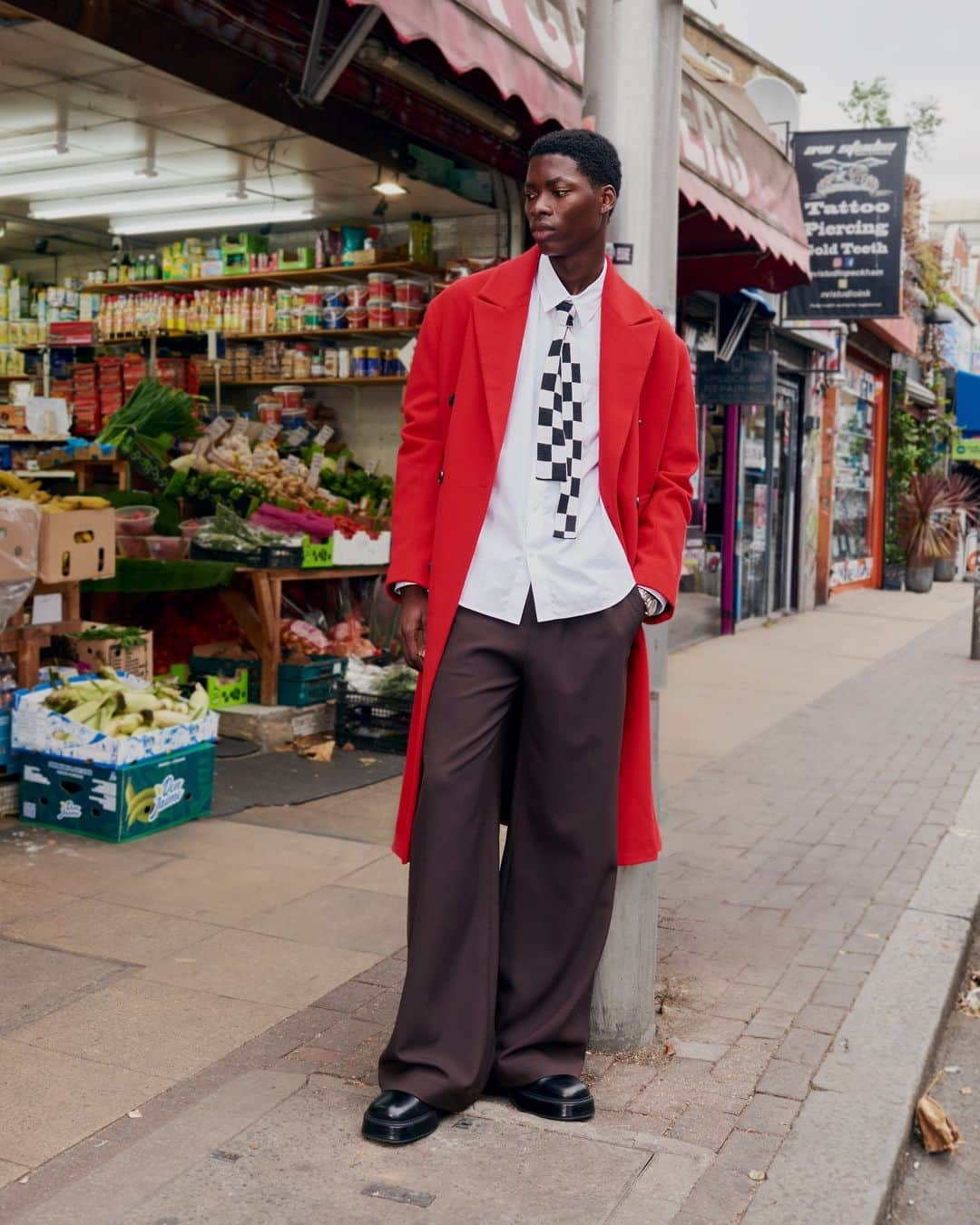 Jリンドバーグのインスタグラム：「Our statement wool coat seen in the latest issue of @graziauk.  Photographer: @morganhillmurphy  Stylist: @katesinclair___  Model: @kelvinamankwah_」