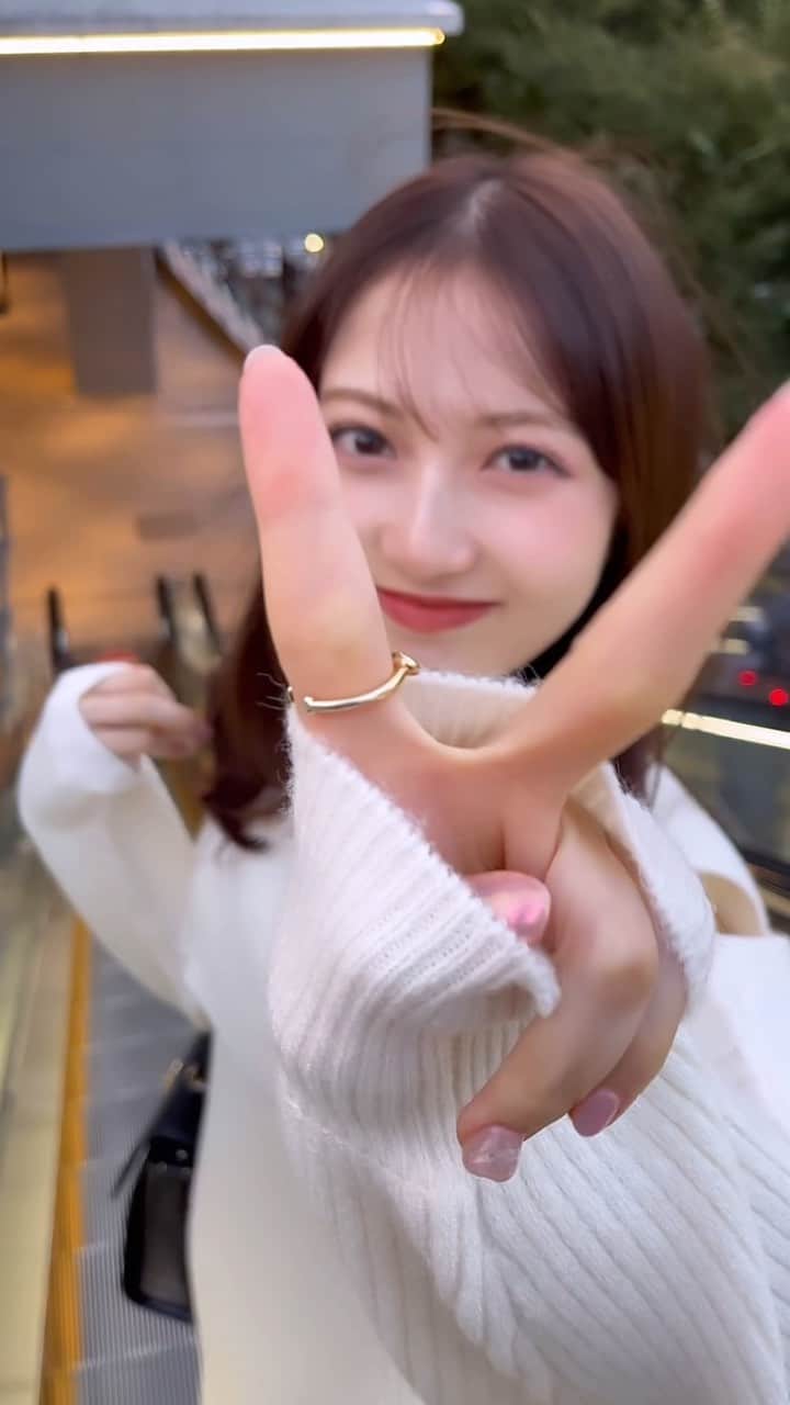 のインスタグラム：「. すずが撮ってくれたの載せちゃう🎀♡ もうすぐ10月も終わりだ〜〜  #宮下パーク#渋谷カフェ」