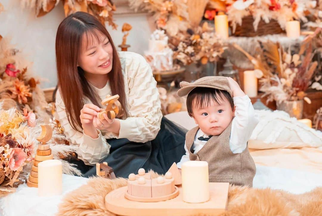 さきさんのインスタグラム写真 - (さきInstagram)「たいちゃん1歳おめでとう🤍 生まれてきてくれてありがとう🤍 これからも一緒に成長していこうね 大好きだよ😌🫶 . . #1歳 #1歳誕生日  #10月18日 #2022年ベビー  #男の子 #男の子ママ #成長が楽しみ  #大好き #フォトスタジオ #愛知県 #名古屋」10月21日 18時22分 - saaachan1017