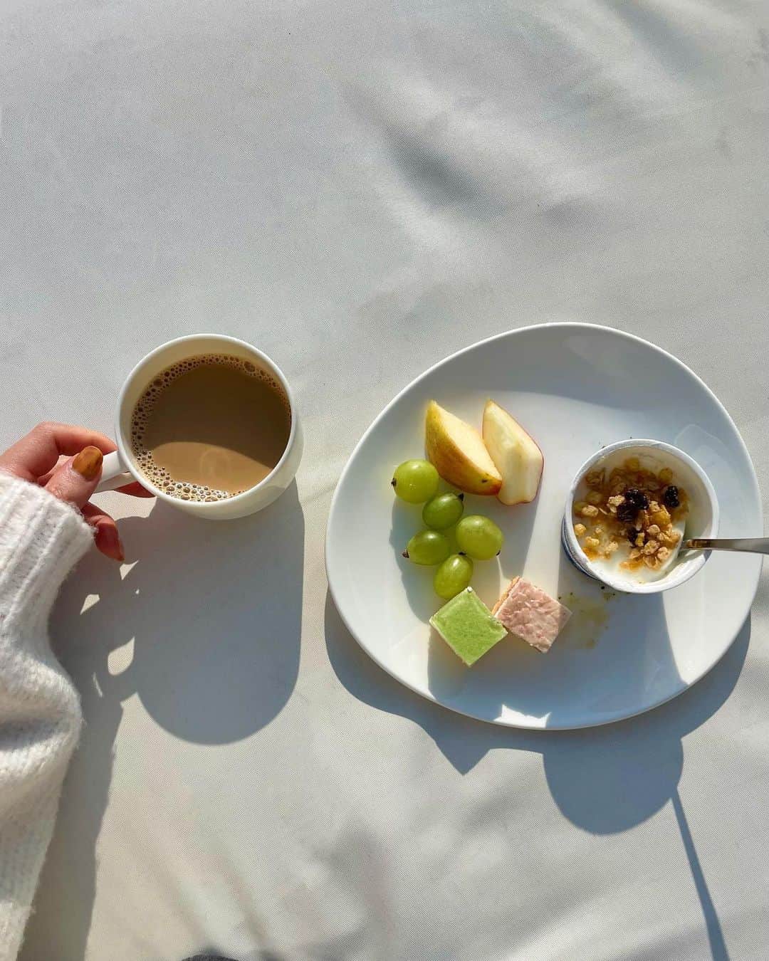 内田眞由美のインスタグラム：「朝と夜のchill☕️久々に朝日見たぜ🤩」