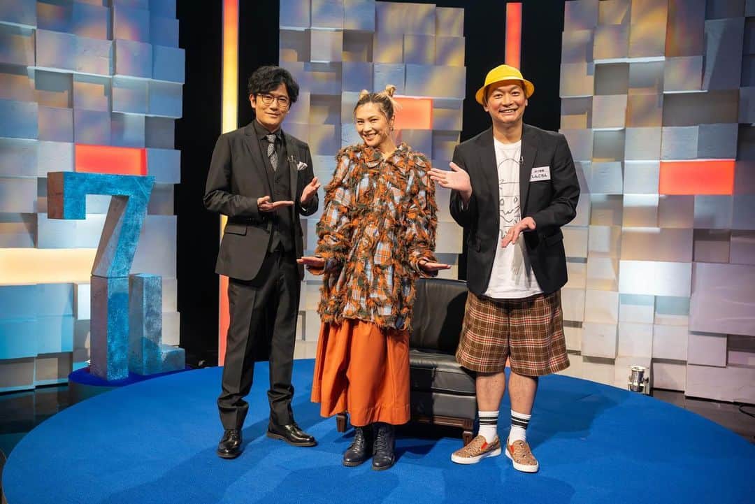 のインスタグラム：「NHK ワルイコあつまれ出演させていただきました。ありがとうございます。　才能あふれたKidsの皆さんからの取材楽しかったです🙏　そしてお久しぶりの吾郎さん慎吾さんに改めて感謝です。まさか一緒に踊れる日が来るとは夢にも思っていなかった😭光栄です🔥. On Air 10/21 (土) 10am and 10pm Check it out ✔️. Choreographer @sugiairman  @mayumi.airman    Makeup/Hair Artist @mado_chan_ .  Stylist @koseidmatsuda . Clothing Brand @basemark_official」