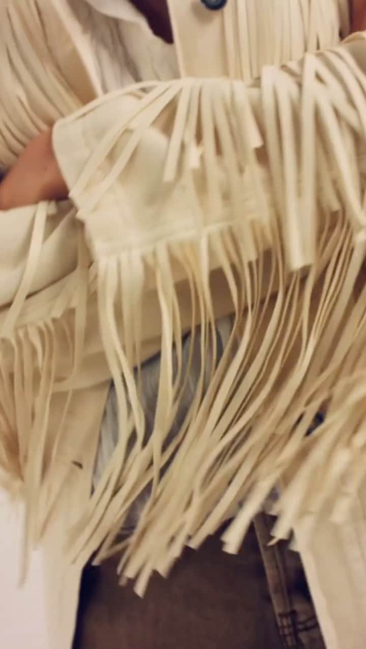freepeopleのインスタグラム：「Add fringe to your fall. Link in bio to shop the Fringe Out Denim Jacket.」