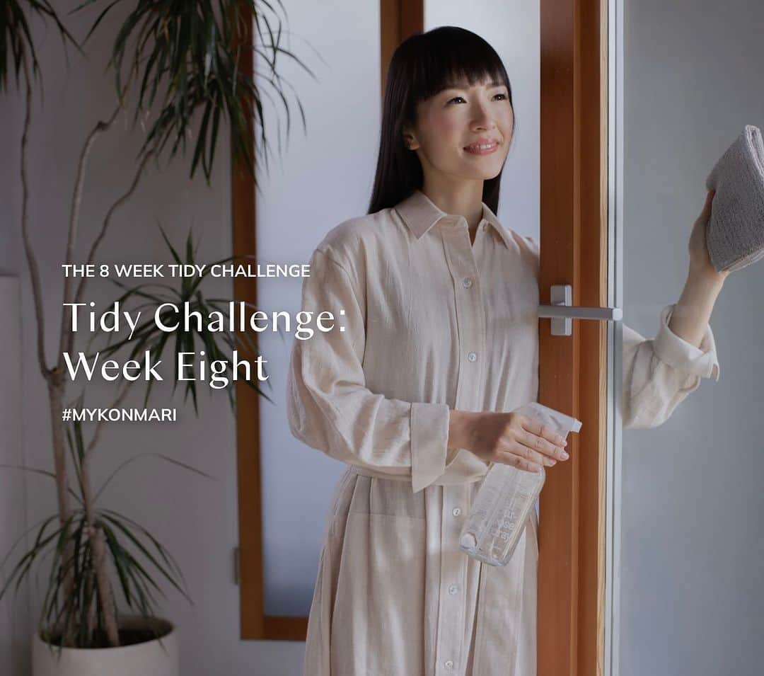 近藤麻理恵のインスタグラム：「It’s the last week of the 8 Week Tidy Challenge! We are adding the final touches to enhancing joy factors in your home and reflecting your dream lifestyle!✨ You can scroll down our feed to find the other week’s prompts so you can join in from the beginning at your own pace!  For more details on the daily tidying sections, feel free to check it out through the link in our bio 🔗Tidy Challenge: Week 8 or search it up online!  Day 50: Make your space spark-joy Day 51: Level up your closet Day 52: Make a rainbow of books Day 53: Create your power spot Day 54: Personalize cleaning supplies Day 55: Spice up your pantry Day 56: Go joy spotting  🔗Tidy Challenge: Week 8  Don’t forget to tag #mykonmari during your tidying journeys for a chance to be highlighted on our social media!  #mairekondo #konmari #konmarimethod #tidying #organization #organizationtips #motivation #tidytips」