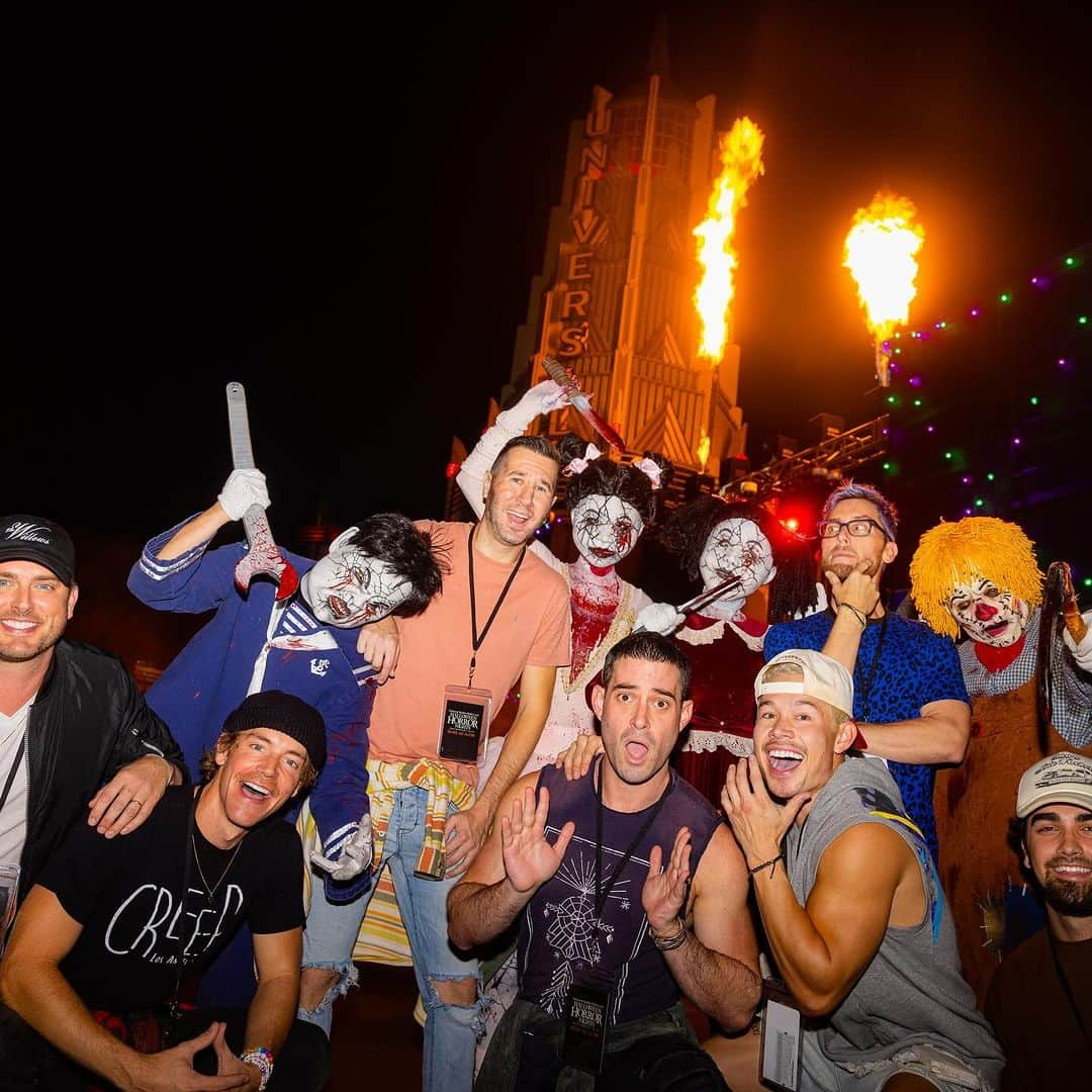 ランス・バスさんのインスタグラム写真 - (ランス・バスInstagram)「This group shows up at your door halloween night, what do you do? Thanks #UniversalHHN  for having us! 👻」10月21日 9時57分 - lancebass