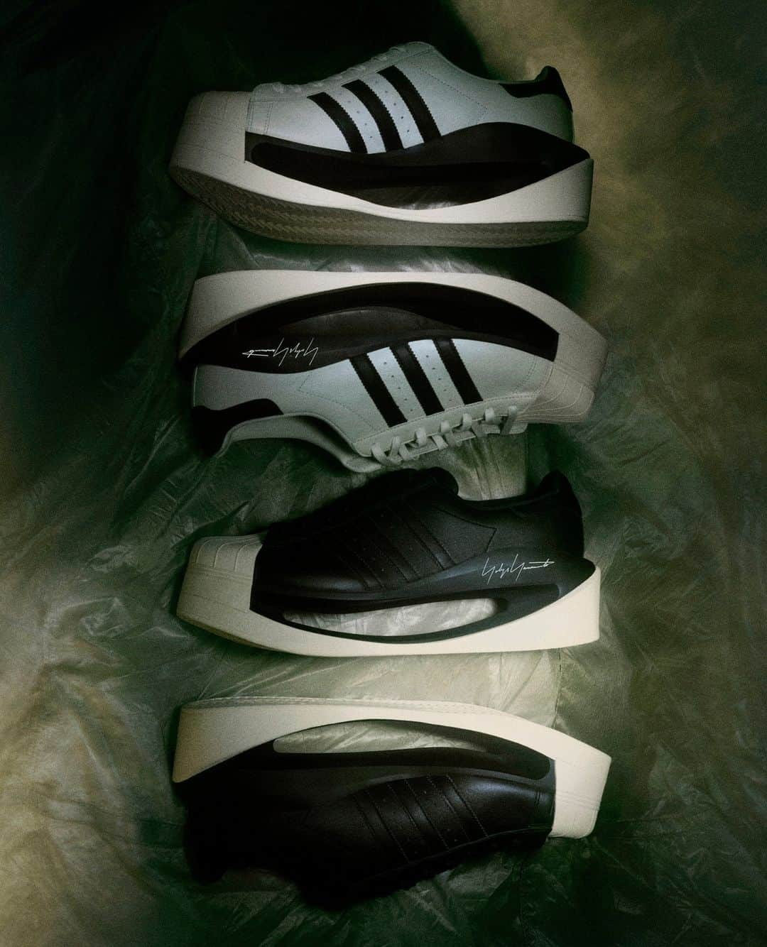 ヨウジヤマモトのインスタグラム：「@yohjiyamamotoofficial @adidasy3 : GENDO Sneaker⁠ ⁠ Now available at  Yohji Yamamoto Boutiques⁠ / @theshopyohjiyamamoto⁠ ⁠ #YohjiYamamoto⁠ #YohjiYamamotoPOURHOMME」