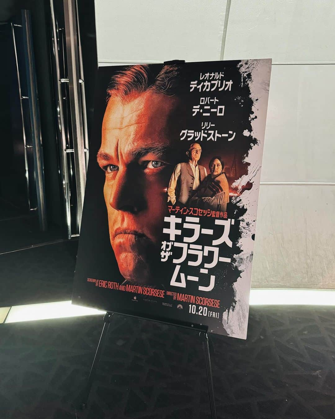 政岡まなみさんのインスタグラム写真 - (政岡まなみInstagram)「10/20公開の映画「キラーズ・オブ・ザ・フラワームーン」の試写会に、東和ピクチャーズさんにご招待いただき行ってきました✨  スコセッシ監督の作品が好きで、レオナルド・ディカプリオとの久しぶりのタッグだから楽しみにしてたこの作品👀レオが他人に流されまくるダメ男で、観ててあちゃー😣って気持ちに何回もなった🥹笑 ロバート・デ・ニーロは怖い男って立ち位置で始まるんだけど、こっちもこっちで意地悪すぎてロバート本人を嫌いになりそうだった🤣  サスペンスなんだけど、汚い人間模様とか夫婦や家族の話がメインで進行していくので、カップルで観に行っても面白い作品だなって思った🙆 映画館に観に行って、そのあとカフェで感想言い合うのがピッタリ！！ぜひ映画館で見て欲しい✨  あと、みんな気になる上映時間3時間26分の件について👀笑 結論、そんな長く感じなかった！ 試写会の後のトークセッションにいらしたLiLiCoさんも言っていたけど、この長さを感じさせないところがスコセッシ監督の手腕なんじゃないかなって思った！  ダメ男のレオがもっと見たければ、「ウルフ・オブ・ウォールストリート」観てもいいかも！女とクスリまみれで面白いよ🤣（これもスコセッシ監督作品！）  #PR #映画キラーズ #ディカプリオの怪演を語ろう」10月21日 10時15分 - _1manam_