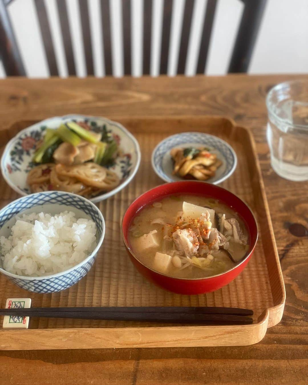 田中マヤさんのインスタグラム写真 - (田中マヤInstagram)「ohayo!!! お天気良くて気持ちいいですね✨ 今朝は、豚汁と残り物の朝ごはん。  皆さまも良い週末を🤍  #朝ごはん #豚汁 #マヤのごはん #秋晴れ #週末 #お盆」10月21日 10時12分 - tanakamaya__official