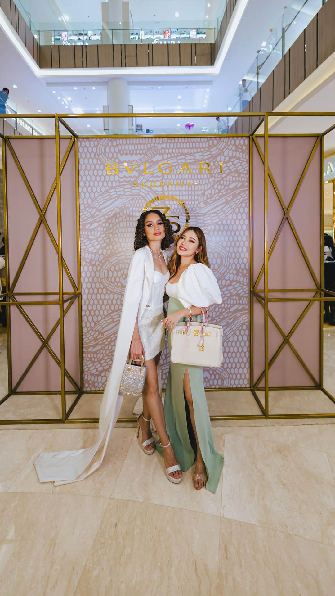 Stella Leeのインスタグラム：「@bulgari Pop Up Store Event at Senayan City, celebrating 75th year of Serpenti 🥂✨」