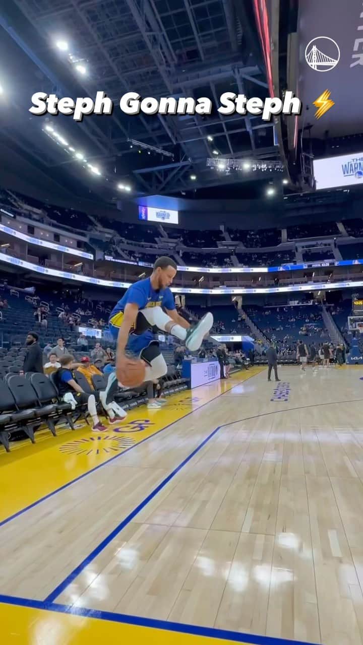 ゴールデンステート・ウォリアーズのインスタグラム：「One million likes and we’ll ask Stephen to do this in a game 😂」