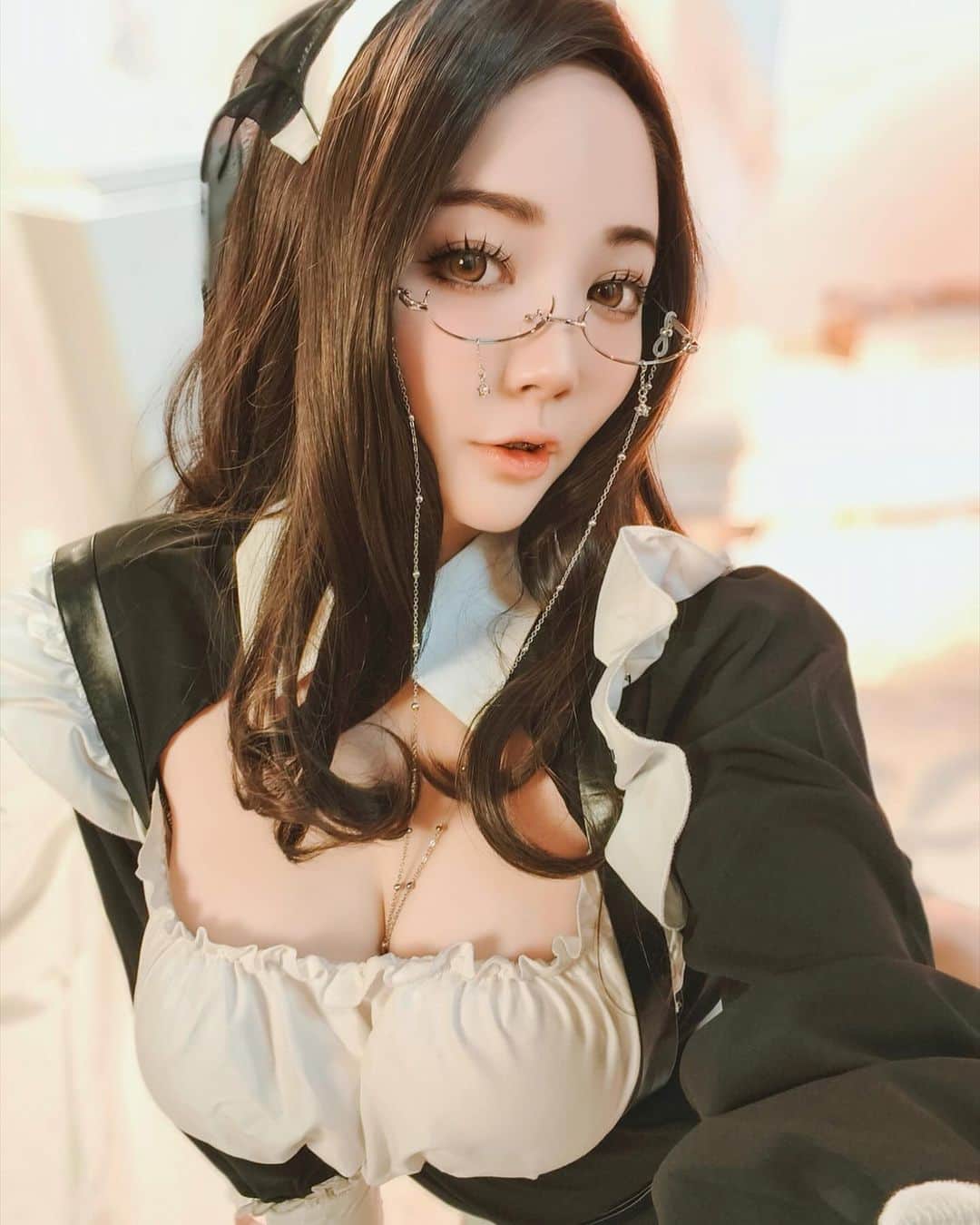 YingTzeのインスタグラム：「What would you name this Nun ? 🤓」