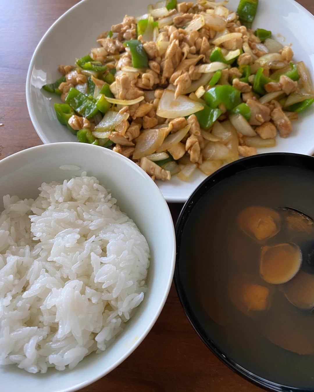 小沢仁志さんのインスタグラム写真 - (小沢仁志Instagram)「おはようさん❗️ 鳥のカッシューナッツ炒めを作ろうかと だが、カッシューナッツが無かったので ただの鶏肉炒めで❗️笑」10月21日 10時51分 - ozawa_hitoshi