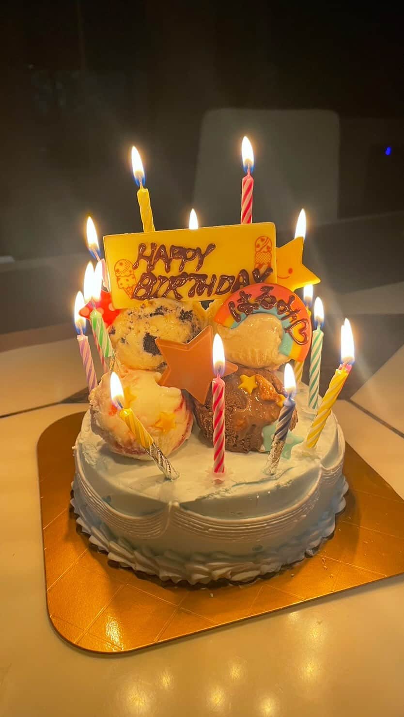中島はるみのインスタグラム：「可愛いケーキでお祝いして貰いました。 先日生放送で間違えて60歳って言ってしまったので 改めて撤回😆　59歳だよ、笑」
