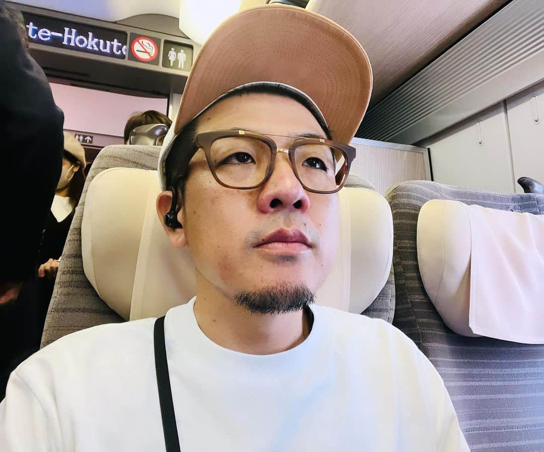 シオマリアッチのインスタグラム：「今日は仙台へ🚄✨ライドーン💨」