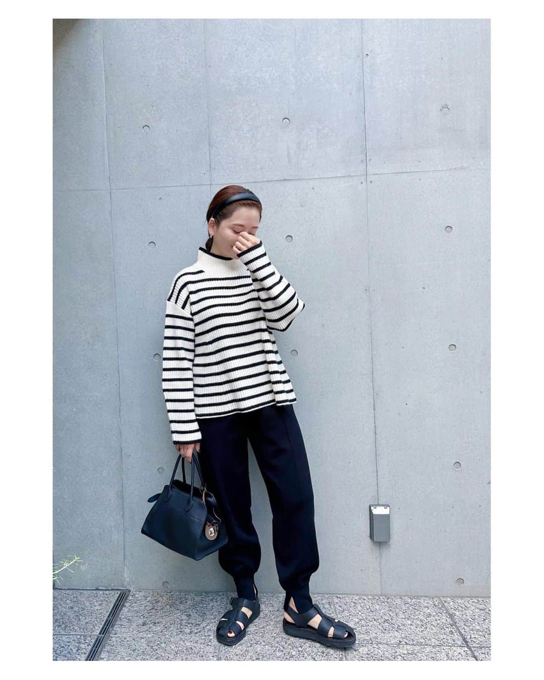 高山直子のインスタグラム：「🦓🖤 土曜日は丸っとサロンワークなので動きやすさ重視🤓 お気に入りコーデです。 アイテムはタグ付けしてます🏷️」