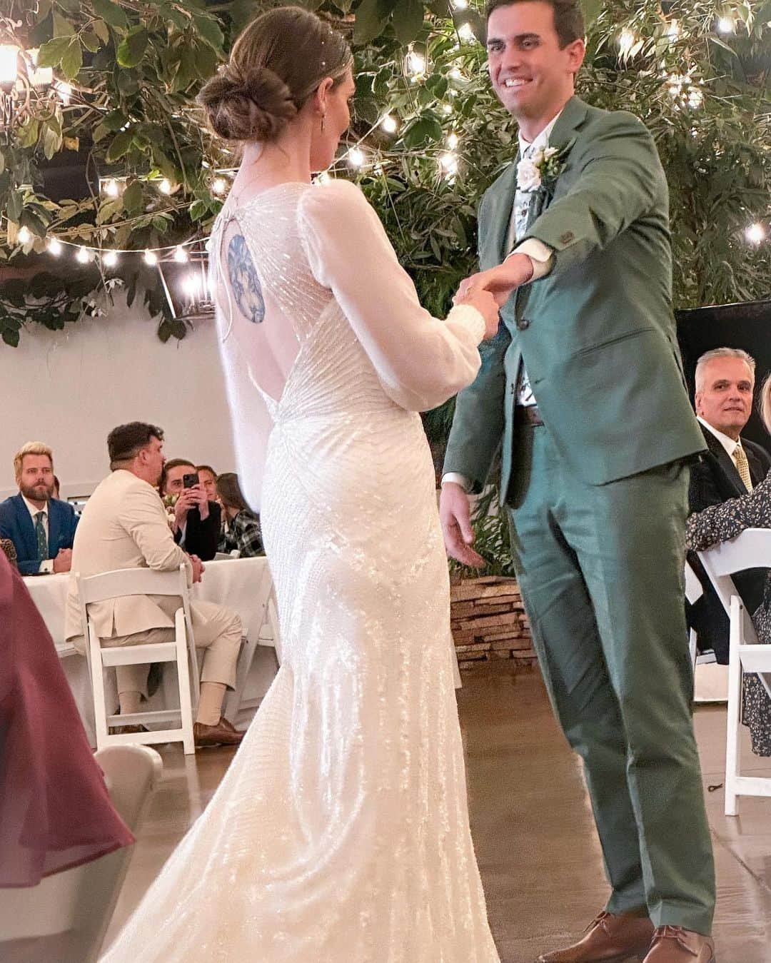 ティファニー・アルボードさんのインスタグラム写真 - (ティファニー・アルボードInstagram)「AHHH MY BROTHER GOT MARRIED 🥹🎉💍 What a beautiful celebration of love!! I’m so proud and excited for him and also so happy to have another wonderful sister-in-law! ❤️ Finally evening out all the brothers I grew up with (pic 4) with more girls & I love it 🥰 More pics to come!! Congrats!! @trentalvord x @olivia_alvord1028 ✨ To happy ever after!」10月21日 10時55分 - tiffanyalvord