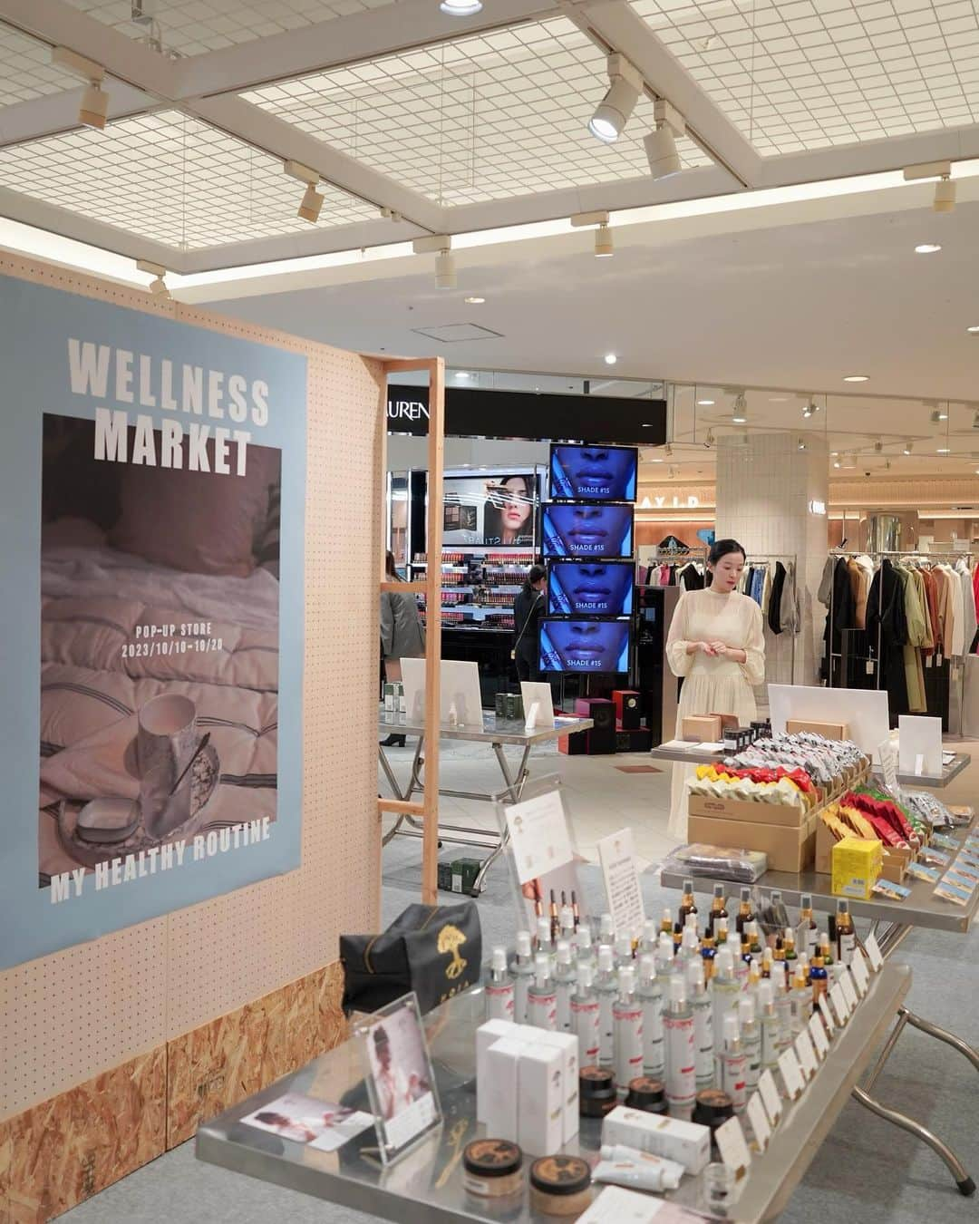 カン・ハンナさんのインスタグラム写真 - (カン・ハンナInstagram)「・ ⁡ 11日間のルミネ新宿2での「wellness market」POPUPが 無事終わりました。 ⁡ 私は少しだけしか現場に行けませんでしたが、 うちのメンバーたちが全力で頑張ってくれていて お客様にも良い反響を頂きました。 ⁡ これからもメンバーたちとともに 一人ひとりの方へ誠実にミラリの良さを伝えながら 丁寧にブランドを育てていきたいと思います🌿 ⁡ 佐藤香菜 @kana__sato622  素敵な機会を頂き、本当にありがとうございました。 いつもミラリを愛用し応援してくださって 心から感謝の気持ちでいっぱいです💛 ⁡ ・ ⁡ 11月にはまた色んなPOPUPが開催される予定で 私が店舗に立つイベントも企画しております。 ⁡ 事前にお伝えしますので、 ぜひチェックして頂けますと幸いです☺️ ⁡ ⁡ ⁡ ⁡ #wellnessmarket  #ルミネ新宿2 #11日間ありがとうございました ⁡ ⁡ ⁡」10月21日 10時56分 - kang_hanna_jp