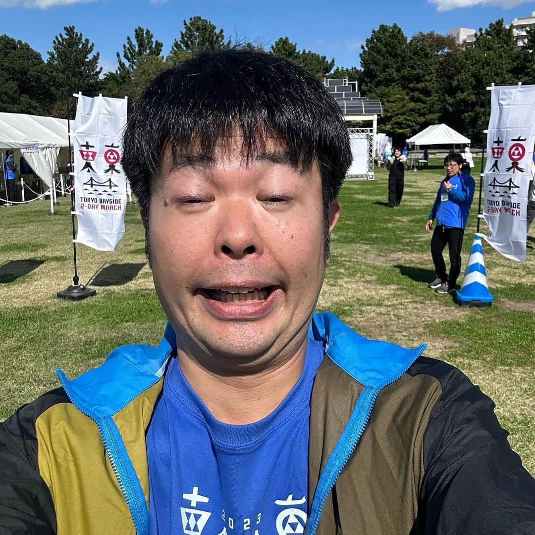 西川晃啓のインスタグラム：「東京ベイサイドツーデイマーチ 潮風公園 天気最高！ #レギュラー#あるある探検隊#気絶#気絶の日々#ギャグ#潮風公園#ウォーキング#日本ウォーキング協会#東京#ベイサイド#ツーデイマーチ」