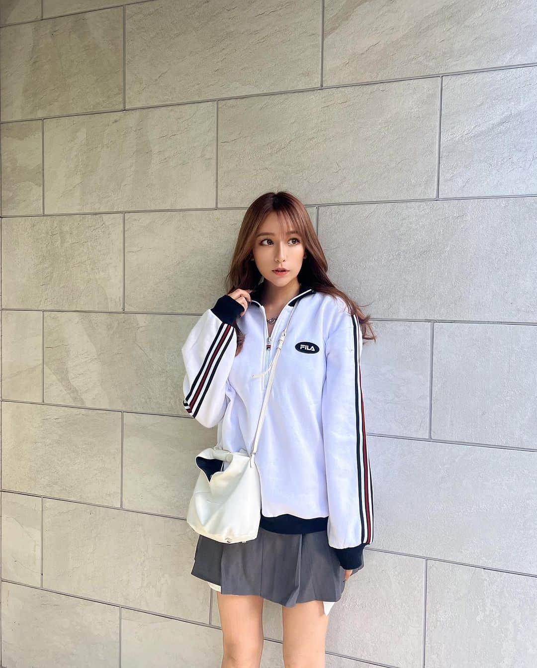 和栗汐里さんのインスタグラム写真 - (和栗汐里Instagram)「FILA❤️💙  @righton_pr  超かわいいって一目惚れ！！ こうゆう服今年流行りで欲しくて🎶 FILAのサイドラインスウェットげと〜✌🏼✩  ホワイトにしたけどネイビーもあったよん☺︎  #PR #FILA #righton #秋服コーデ」10月21日 11時16分 - shipi0520
