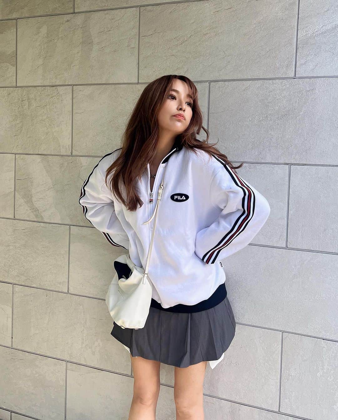 和栗汐里さんのインスタグラム写真 - (和栗汐里Instagram)「FILA❤️💙  @righton_pr  超かわいいって一目惚れ！！ こうゆう服今年流行りで欲しくて🎶 FILAのサイドラインスウェットげと〜✌🏼✩  ホワイトにしたけどネイビーもあったよん☺︎  #PR #FILA #righton #秋服コーデ」10月21日 11時16分 - shipi0520