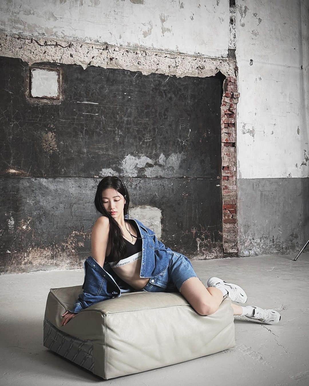 のインスタグラム：「👖🤍 @calvinklein」